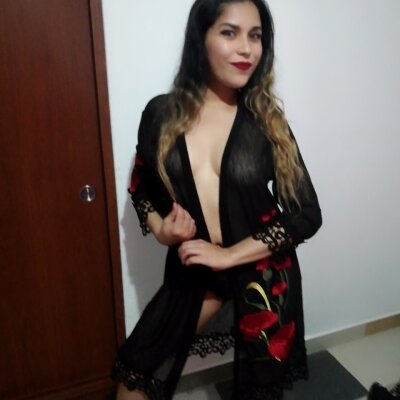 AATRACTIVELATIA20 naked stripping on cam for live sex video chat