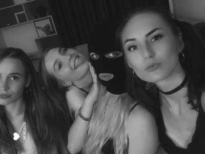 airballoons naked stripping on cam for live sex video chat