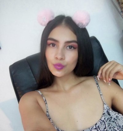 Alanna_Cute naked stripping on cam for live sex video chat