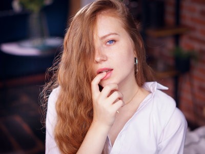 AliceSweets naked stripping on cam for live sex video chat