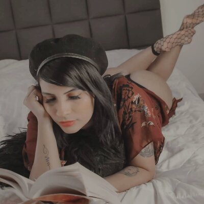Annie_Loren_ naked stripping on cam for live sex video chat