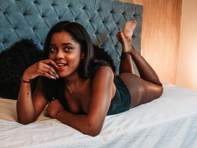 Ashanti_Lewa naked stripping on cam for live sex video chat