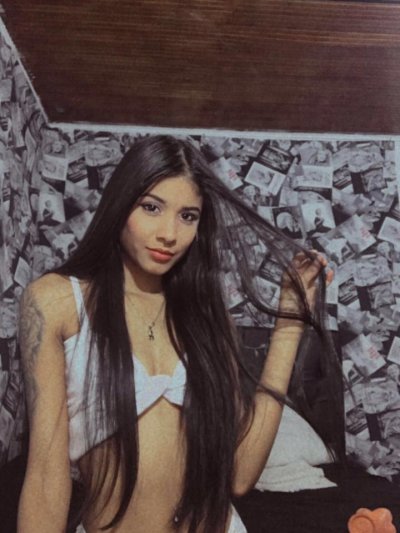 Ashley_bec naked stripping on cam for live sex video chat