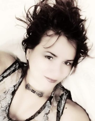 avamoonlight100 naked stripping on cam for live sex video chat