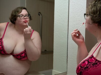 BBWAppleTarts naked stripping on cam for live sex video chat