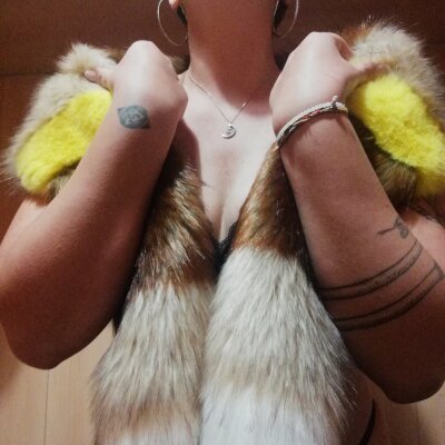Bea88 naked stripping on cam for live sex video chat
