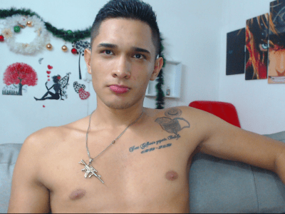 Bella_crissx naked stripping on cam for live sex video chat