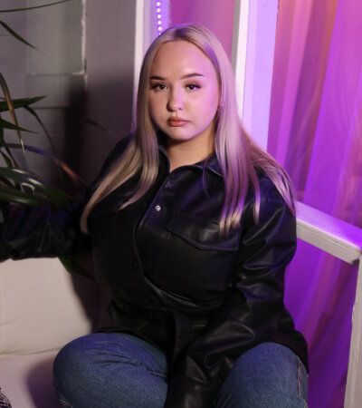 BitchBossss naked stripping on cam for live sex video chat