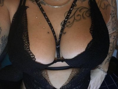 BlackWitch6 naked stripping on cam for live sex video chat