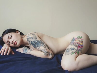 bonnie_whitte_ naked stripping on cam for live sex video chat