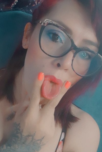 Boonny_Boo naked stripping on cam for live sex video chat