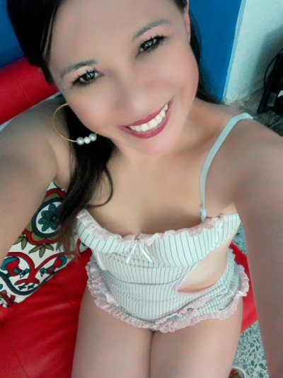 Bryony_Sullyvan naked stripping on cam for live sex video chat