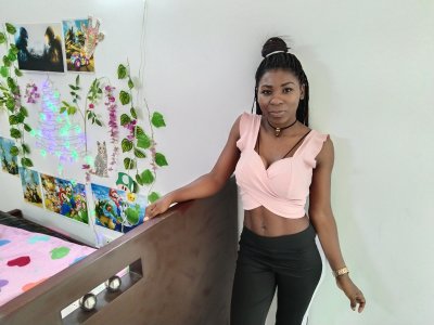 BunnyEbonieLove naked stripping on cam for live sex video chat