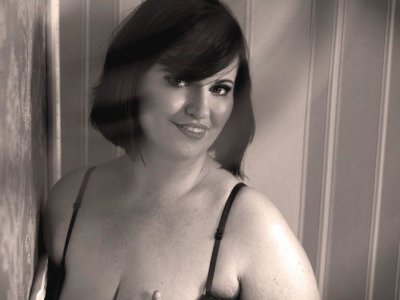 BustyLadyAlma naked stripping on cam for live sex video chat