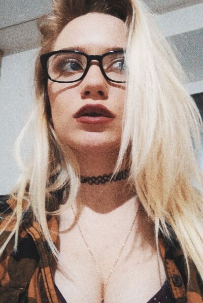 Crystal__dream naked stripping on cam for live sex video chat