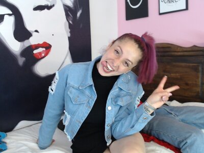 D3b0r4 naked stripping on cam for live sex video chat