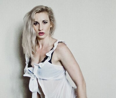 DahliaJamm naked stripping on cam for live sex video chat