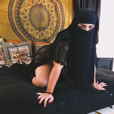 desert_goddess naked stripping on cam for live sex video chat