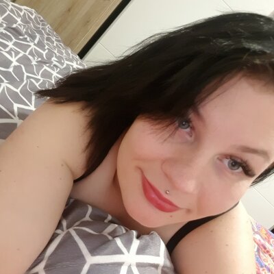DevoteLudia naked stripping on cam for live sex video chat