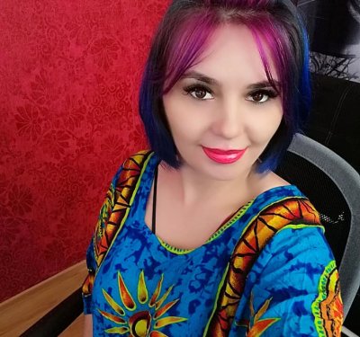 DilaDreams naked stripping on cam for live sex video chat