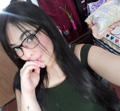 Emily_7 naked stripping on cam for live sex video chat