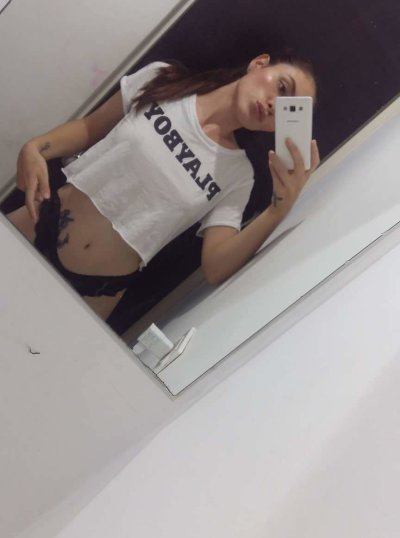 Emily_cooper_98 naked stripping on cam for live sex video chat