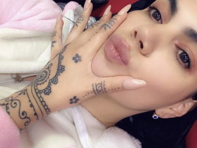 Emilyrossx naked stripping on cam for live sex video chat
