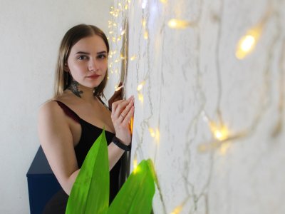 EmilyTorne naked stripping on cam for live sex video chat
