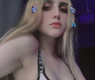 EvaSweetCandy naked stripping on cam for live sex video chat