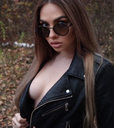Fleur_Narcotique naked stripping on cam for live sex video chat