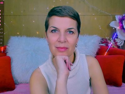 Fox__777 naked stripping on cam for live sex video chat