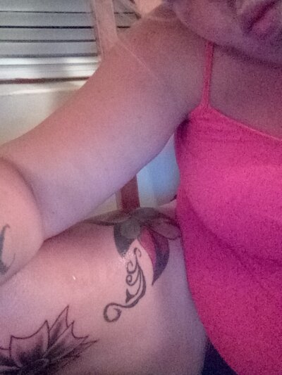 FreakySandy naked stripping on cam for live sex video chat