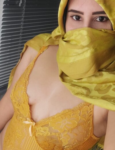 hanzel_smoll naked stripping on cam for live sex video chat