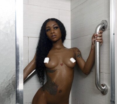 Jade_Henderson naked stripping on cam for live sex video chat