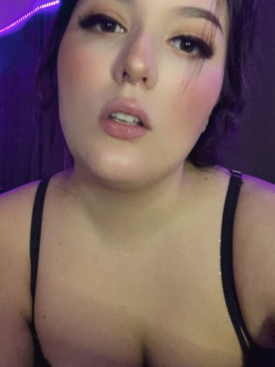 Jadekissesxx naked stripping on cam for live sex video chat