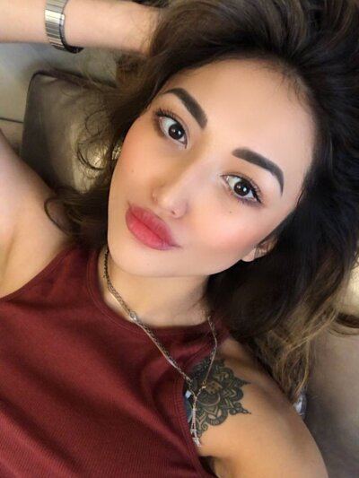 Jasmine_Khalifa naked stripping on cam for live sex video chat