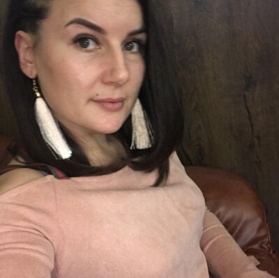 Jes_leone naked stripping on cam for live sex video chat