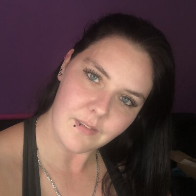 JoyceKyra91 naked stripping on cam for live sex video chat