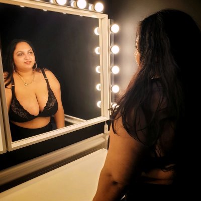 JoyfulBBW naked stripping on cam for live sex video chat