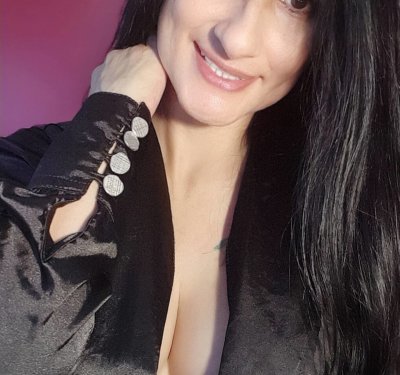 kendra_03 naked stripping on cam for live sex video chat