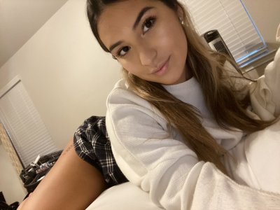 kendrascarlett naked stripping on cam for live sex video chat