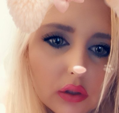 kimmmm88 naked stripping on cam for live sex video chat
