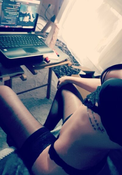 Kylona naked stripping on cam for live sex video chat
