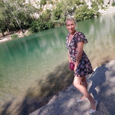 Lelena1319 naked stripping on cam for live sex video chat
