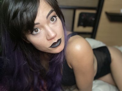 Lenore_Aluna naked stripping on cam for live sex video chat