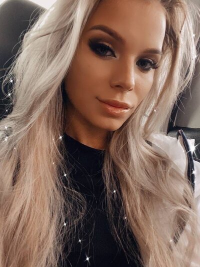 Leona_barbie naked stripping on cam for live sex video chat