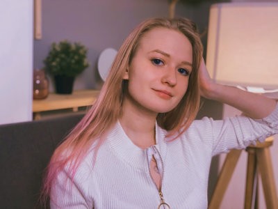 LeonaSmoll naked stripping on cam for live sex video chat