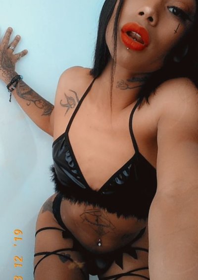 Liittlekittyx naked stripping on cam for live sex video chat