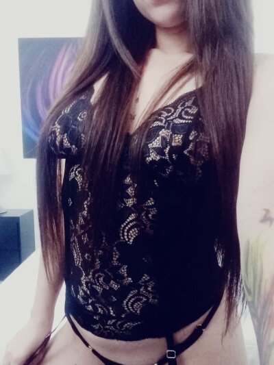 Lil_blonde naked stripping on cam for live sex video chat