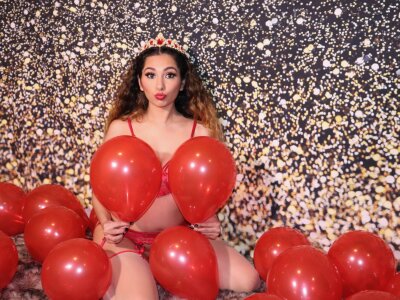 LindseyBanks naked stripping on cam for live sex video chat